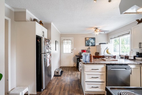 11380 75B Avenue, Delta, BC - Indoor Photo Showing Kitchen
