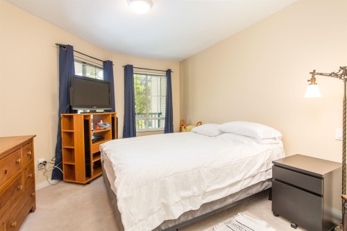 221-19528 Fraser Highway, Surrey, BC - Indoor Photo Showing Bedroom