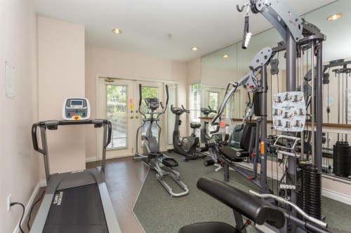 221-19528 Fraser Highway, Surrey, BC - Indoor Photo Showing Gym Room