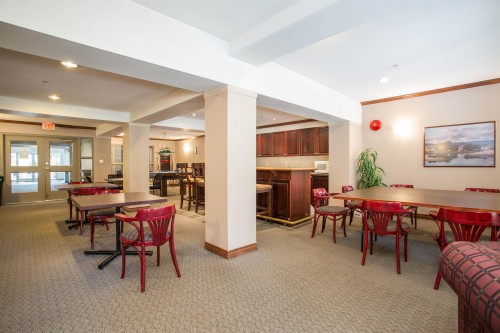 221-19528 Fraser Highway, Surrey, BC - Indoor Photo Showing Other Room