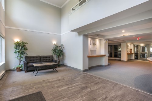 221-19528 Fraser Highway, Surrey, BC - Indoor Photo Showing Other Room