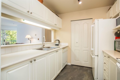 221-19528 Fraser Highway, Surrey, BC - Indoor Photo Showing Kitchen With Double Sink