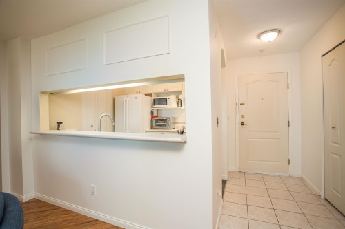 221-19528 Fraser Highway, Surrey, BC - Indoor Photo Showing Other Room