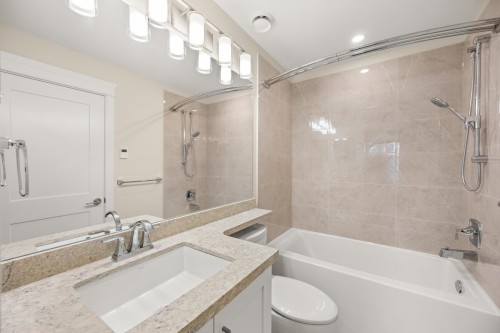 103-20926 83 Avenue, Langley, BC - Indoor Photo Showing Bathroom