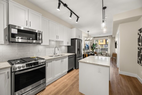 103-20926 83 Avenue, Langley, BC - Indoor Photo Showing Kitchen With Stainless Steel Kitchen With Double Sink With Upgraded Kitchen