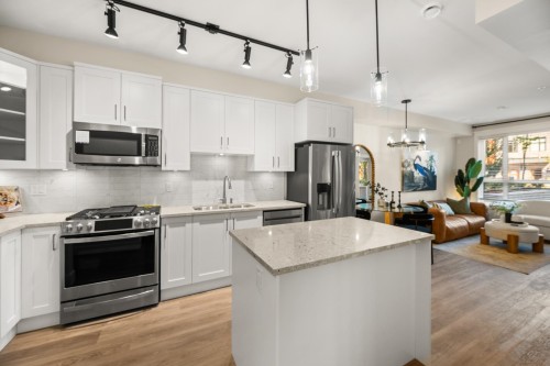 103-20926 83 Avenue, Langley, BC - Indoor Photo Showing Kitchen With Stainless Steel Kitchen With Upgraded Kitchen