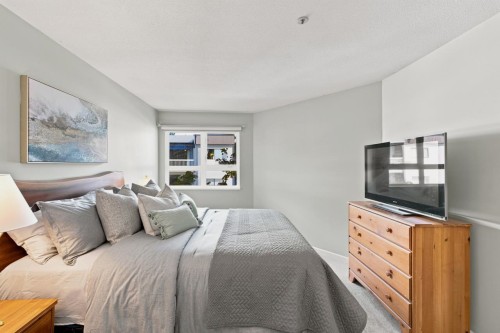 204-20125 55A Avenue, Langley, BC - Indoor Photo Showing Bedroom