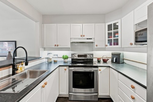 204-20125 55A Avenue, Langley, BC - Indoor Photo Showing Kitchen
