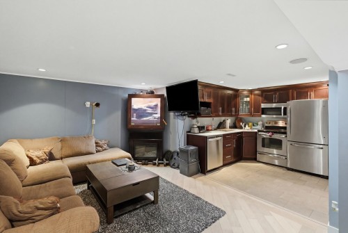 11779 Lyon Road, Delta, BC - Indoor Photo Showing Kitchen