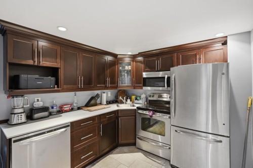 11779 Lyon Road, Delta, BC - Indoor Photo Showing Kitchen