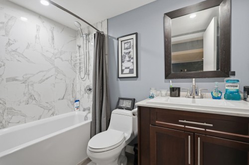 11779 Lyon Road, Delta, BC - Indoor Photo Showing Bathroom