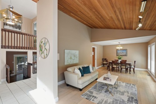 11779 Lyon Road, Delta, BC - Indoor Photo Showing Living Room