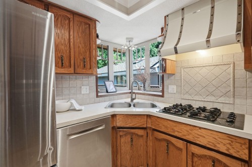 11779 Lyon Road, Delta, BC - Indoor Photo Showing Kitchen With Double Sink With Upgraded Kitchen