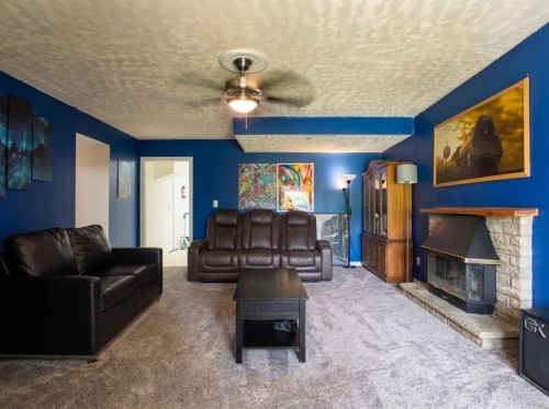 2506 Wilding Crescent, Langley, BC - Indoor Photo Showing Living Room With Fireplace