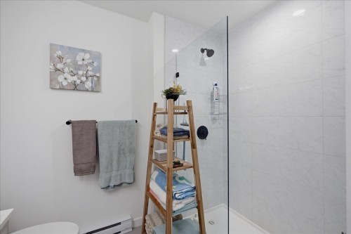 B606-20078 85 Avenue, Langley, BC - Indoor Photo Showing Bathroom