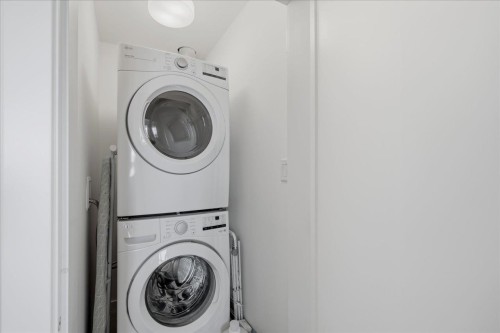 B606-20078 85 Avenue, Langley, BC - Indoor Photo Showing Laundry Room