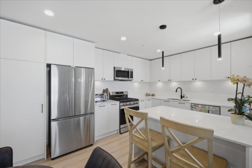 B606-20078 85 Avenue, Langley, BC - Indoor Photo Showing Kitchen With Stainless Steel Kitchen With Upgraded Kitchen