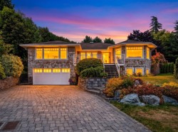 16063 8 Avenue Surrey, BC V4A 1A1
