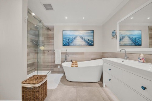 16063 8 Avenue, Surrey, BC - Indoor Photo Showing Bathroom