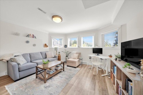 16063 8 Avenue, Surrey, BC - Indoor Photo Showing Living Room