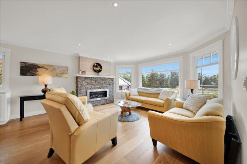 16063 8 Avenue, Surrey, BC - Indoor Photo Showing Living Room With Fireplace