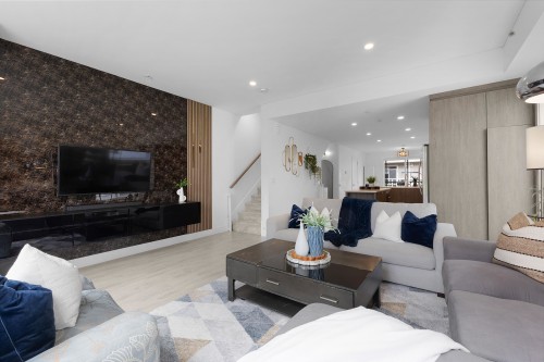 20-19749 55 Avenue, Langley, BC - Indoor Photo Showing Living Room