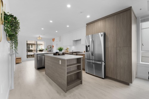20-19749 55 Avenue, Langley, BC - Indoor Photo Showing Kitchen With Upgraded Kitchen
