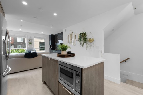 20-19749 55 Avenue, Langley, BC - Indoor Photo Showing Kitchen