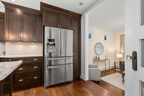 7785 143 Street, Surrey, BC - Indoor Photo Showing Kitchen
