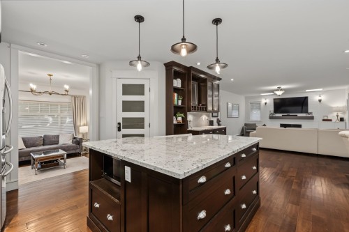 7785 143 Street, Surrey, BC - Indoor Photo Showing Kitchen With Upgraded Kitchen