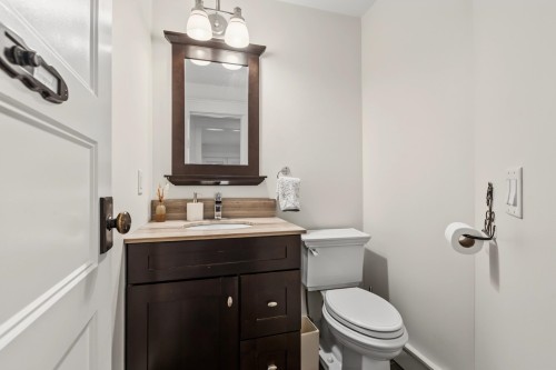 7785 143 Street, Surrey, BC - Indoor Photo Showing Bathroom