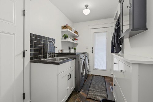 7785 143 Street, Surrey, BC - Indoor Photo Showing Laundry Room