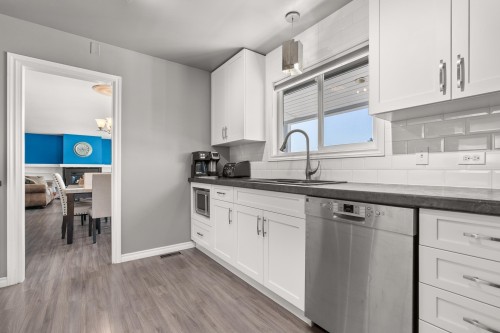 33580 5Th Avenue, Mission, BC - Indoor Photo Showing Kitchen