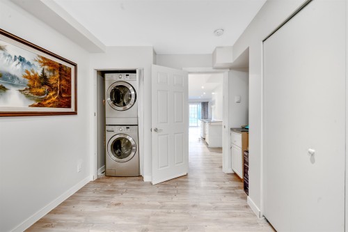 2595 Whatcom Place, Abbotsford, BC - Indoor Photo Showing Laundry Room