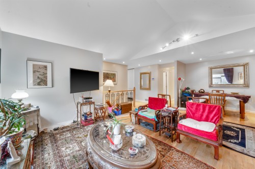 2595 Whatcom Place, Abbotsford, BC - Indoor Photo Showing Living Room