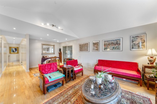 2595 Whatcom Place, Abbotsford, BC - Indoor Photo Showing Living Room