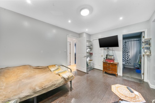2595 Whatcom Place, Abbotsford, BC - Indoor Photo Showing Bedroom