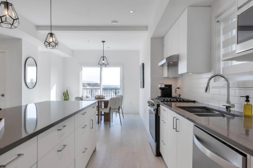 77-7381 Preston Boulevard, Mission, BC - Indoor Photo Showing Kitchen With Double Sink With Upgraded Kitchen