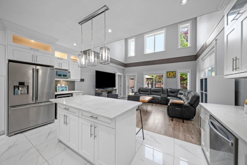 27247 33B Avenue, Langley, BC - Indoor Photo Showing Kitchen With Upgraded Kitchen