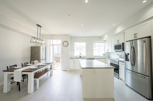 68-20180 84 Avenue, Langley, BC - Indoor Photo Showing Kitchen With Upgraded Kitchen