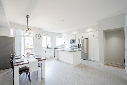 68-20180 84 Avenue, Langley, BC - Indoor Photo Showing Kitchen