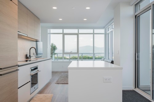 3801-10448 University Drive, Surrey, BC - Indoor Photo Showing Kitchen