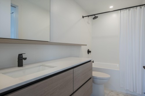 3801-10448 University Drive, Surrey, BC - Indoor Photo Showing Bathroom