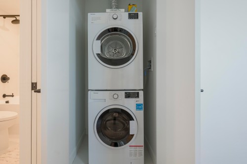3801-10448 University Drive, Surrey, BC - Indoor Photo Showing Laundry Room