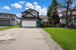 6739 178b Street Surrey, BC V3S 9E1
