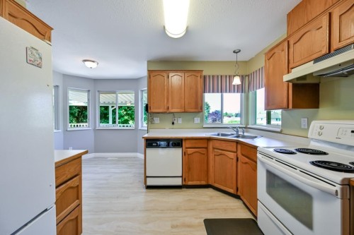 20919 93Rd Avenue, Langley, BC - Indoor Photo Showing Kitchen With Double Sink