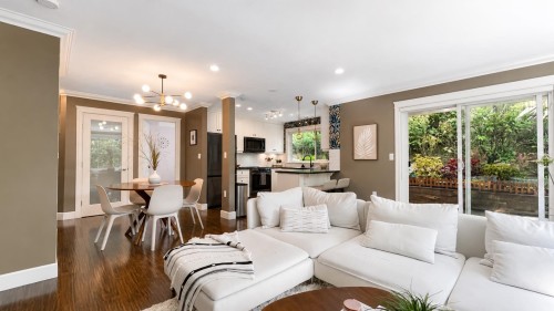 109-33599 2 Avenue, Mission, BC - Indoor Photo Showing Living Room