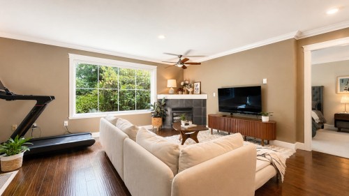 109-33599 2 Avenue, Mission, BC - Indoor Photo Showing Living Room With Fireplace