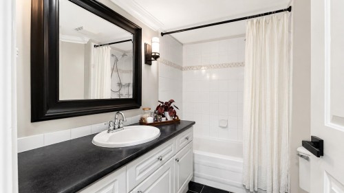 109-33599 2 Avenue, Mission, BC - Indoor Photo Showing Bathroom