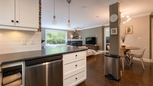 109-33599 2 Avenue, Mission, BC - Indoor Photo Showing Kitchen